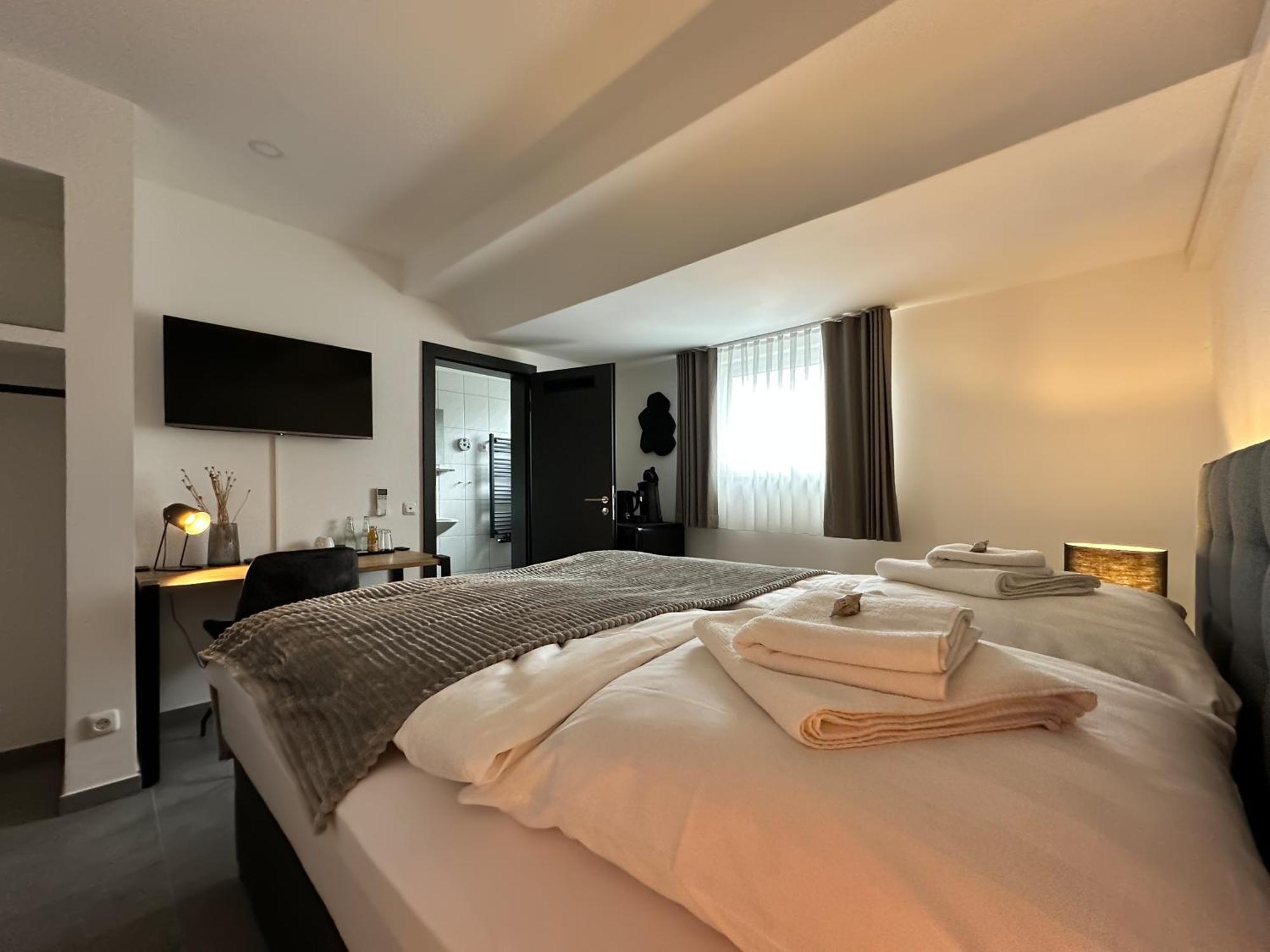 1 Bett Zimmer In Ehemaligen Hotel Siegen Eksteriør bilde